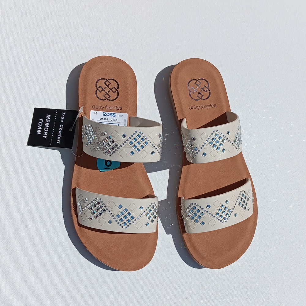 DAISY FUENTES Cream and Silver Ladies Sandals - 6